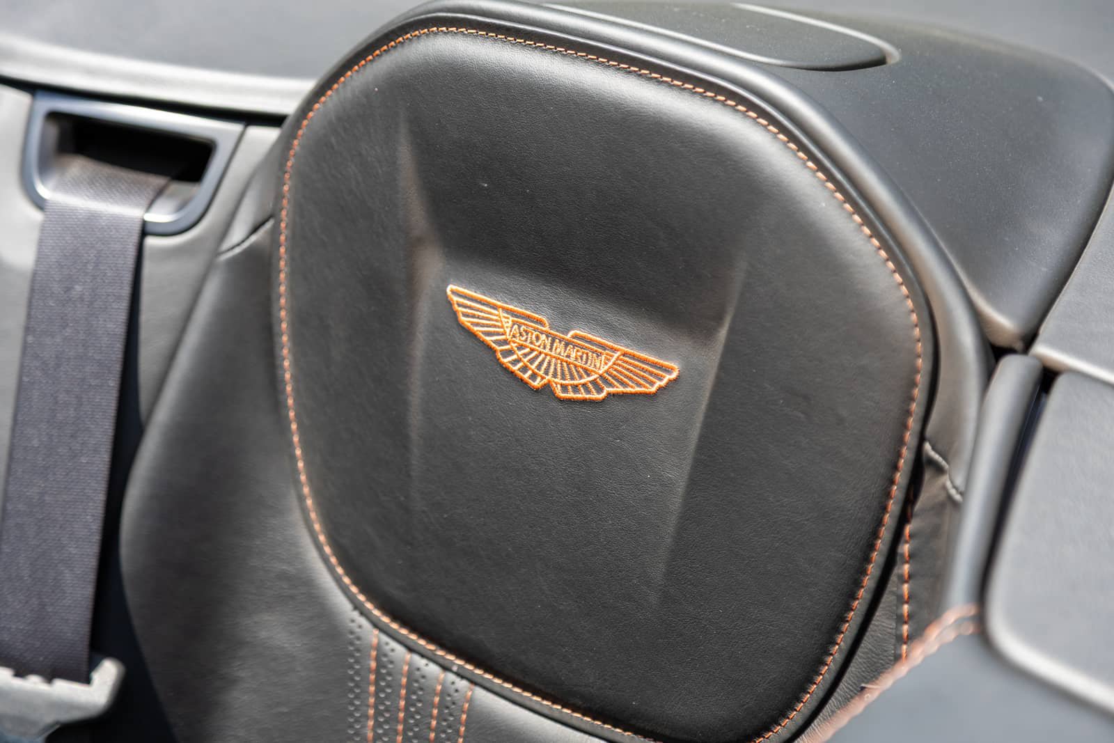 Used 2021 Aston Martin DB11 Volante RWD image 39