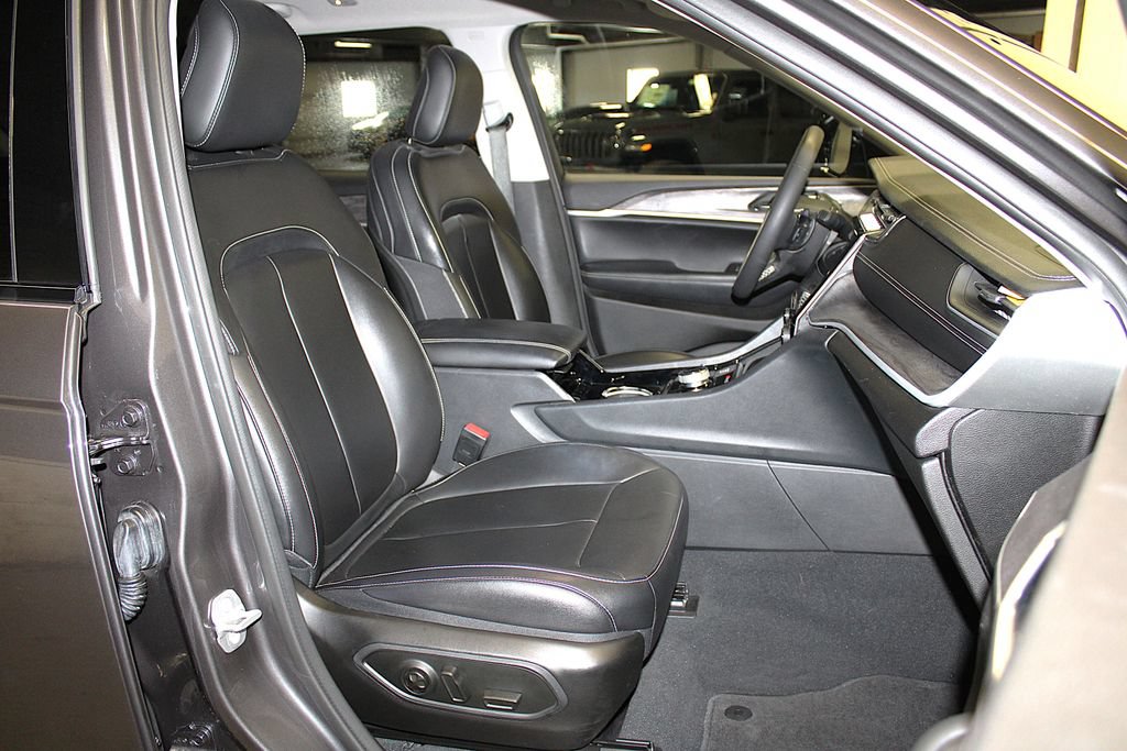 Certified 2023 Jeep Grand Cherokee L Limited AWD/4WD image 33