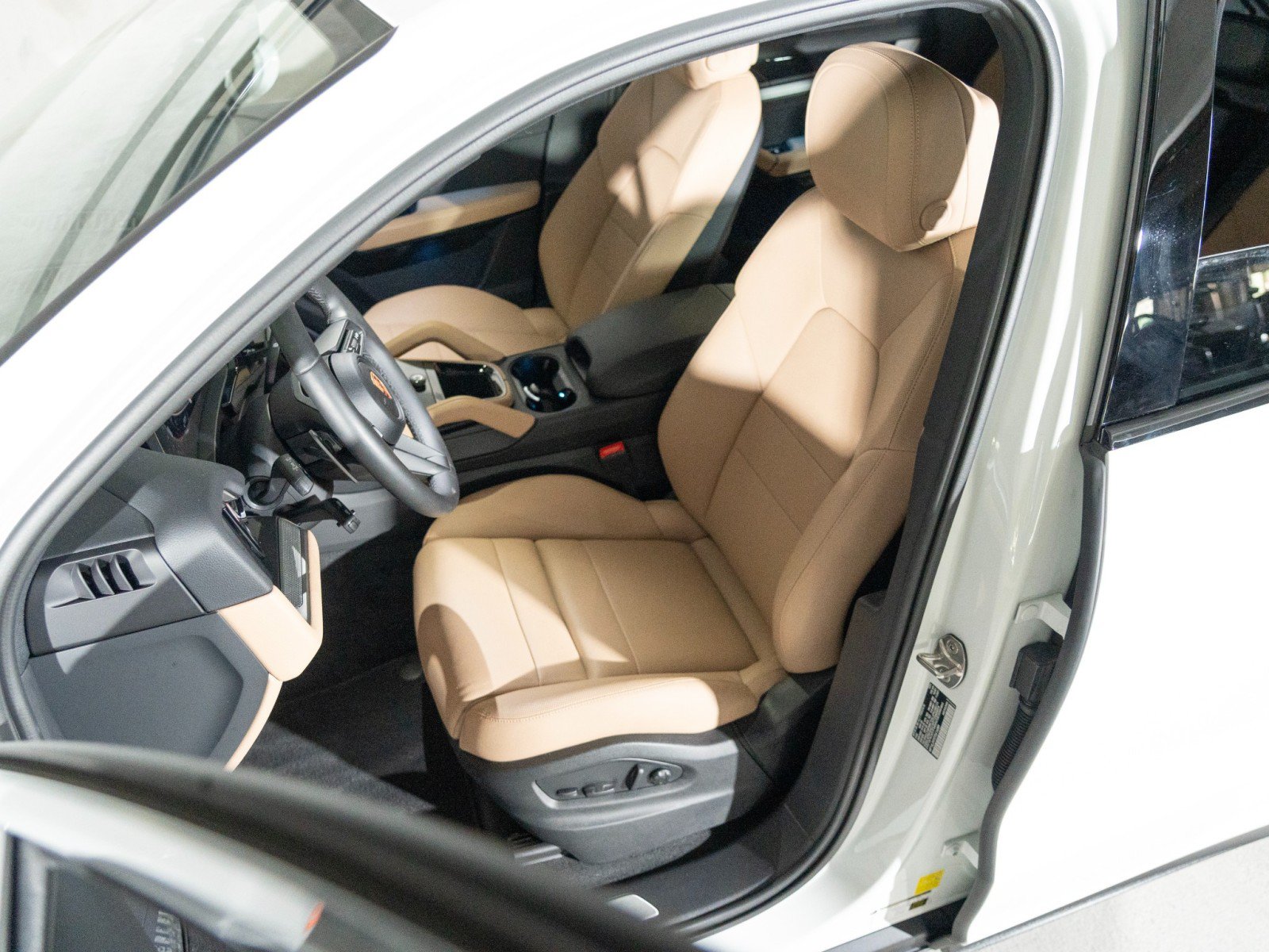 Certified 2026 Porsche Cayenne S AWD/4WD image 5