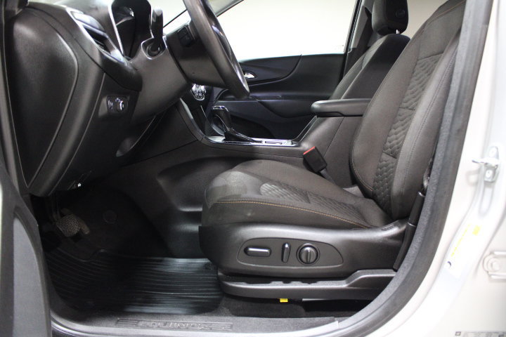 Used 2018 Chevrolet Equinox LT FWD image 18