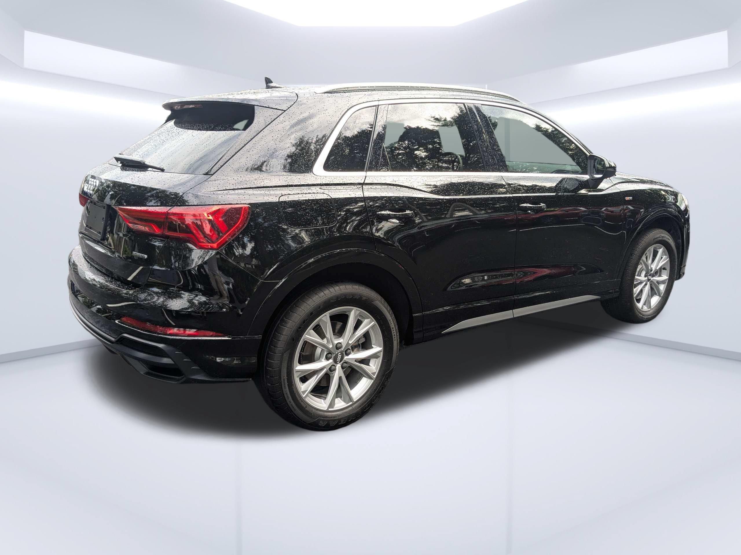 Certified 2021 Audi Q3 2.0T Premium w/ Convenience Package AWD/4WD image 4