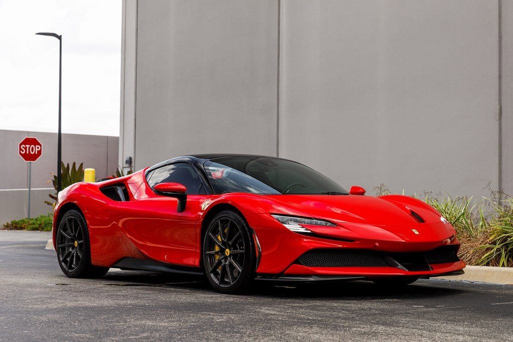 Used 2022 Ferrari SF90 Spider image 17