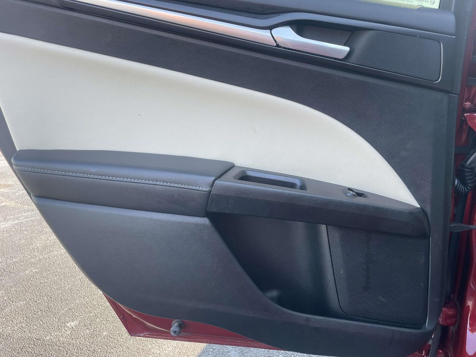 Used 2017 Ford Fusion Energi Titanium FWD image 11