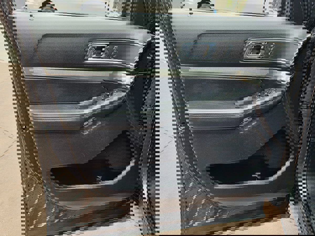 Used 2019 Ford Explorer XLT image 31