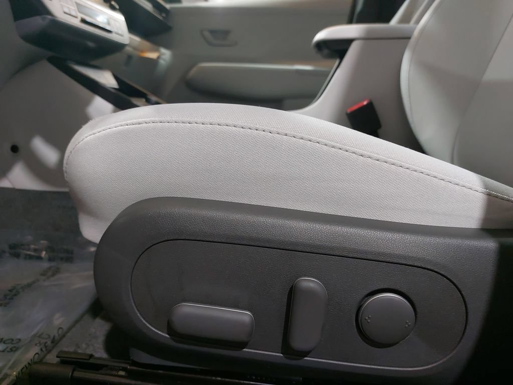 Certified 2025 Hyundai Kona SEL FWD image 28