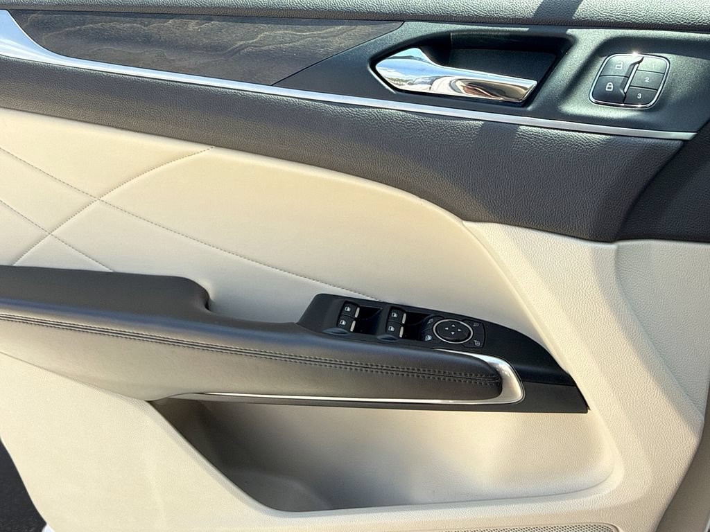 Used 2019 Lincoln MKC Reserve w/ MKC Technology Package FWD image 29
