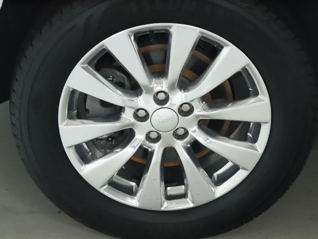 Used 2018 Jeep Cherokee Overland w/ Technology Group AWD/4WD image 40