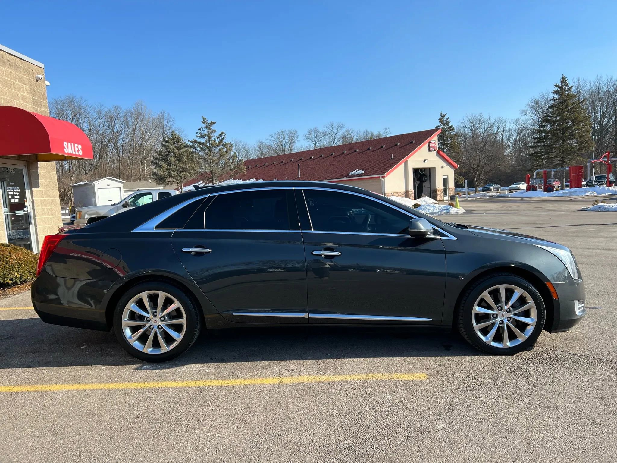 Used 2013 Cadillac XTS Luxury image 4