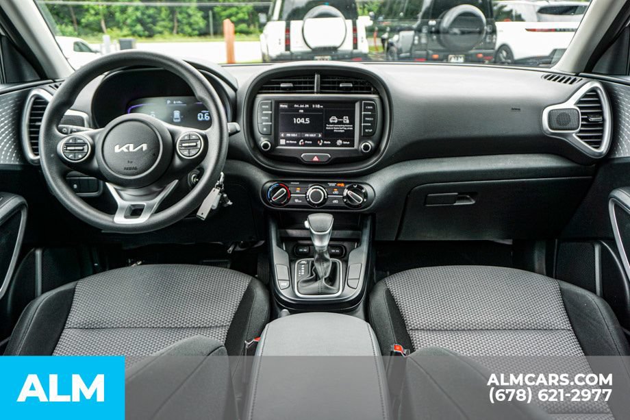 Used 2025 Kia Soul LX w/ LX Technology Package FWD image 26