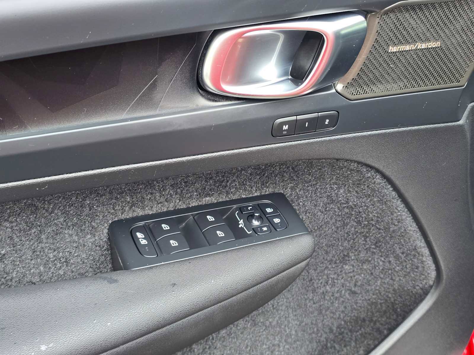 Certified 2023 Volvo C40 P8 Recharge Ultimate w/ Protection Package Premier AWD/4WD image 24