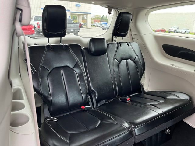 Used 2019 Chrysler Pacifica Touring-L FWD image 25