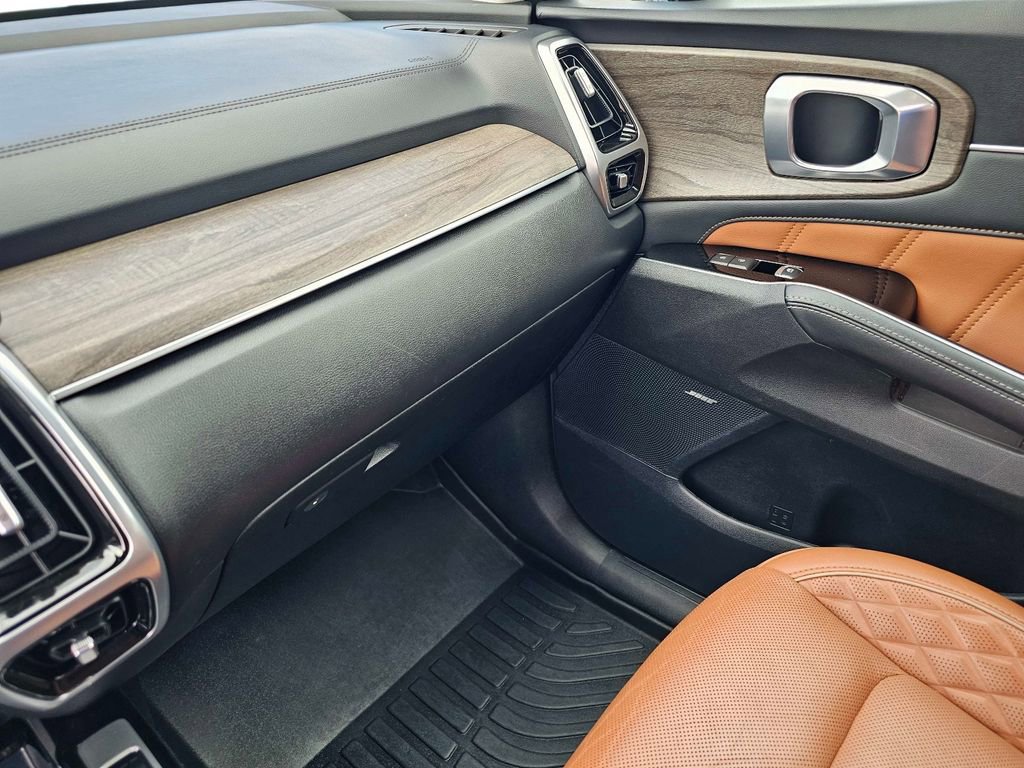 Certified 2022 Kia Sorento SX Prestige w/ Rust Color Package image 27