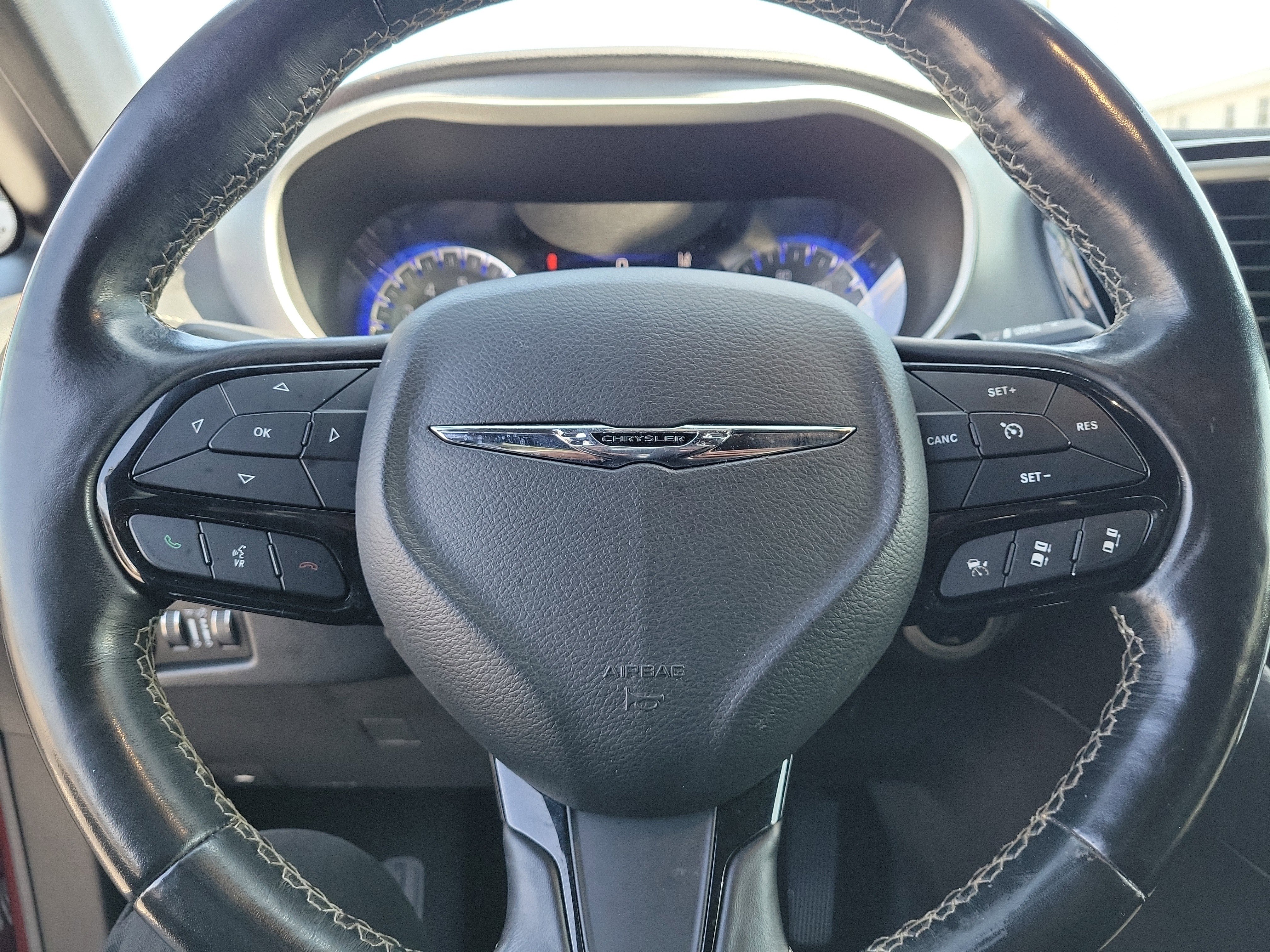 Used 2021 Chrysler Pacifica Touring-L w/ Uconnect Theater Family Group FWD image 18