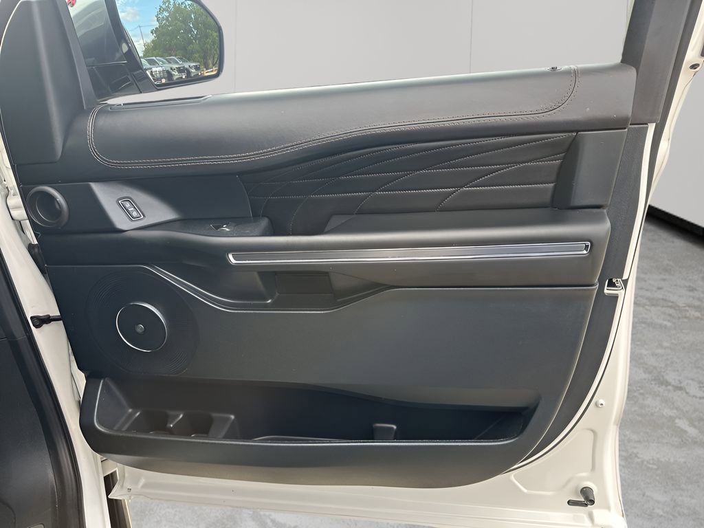 Used 2021 Ford Expedition Platinum image 12