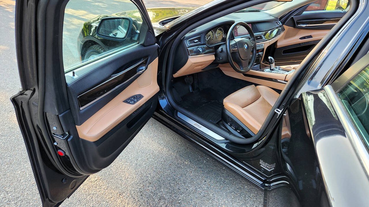 Used 2011 BMW 750Li xDrive AWD/4WD image 26
