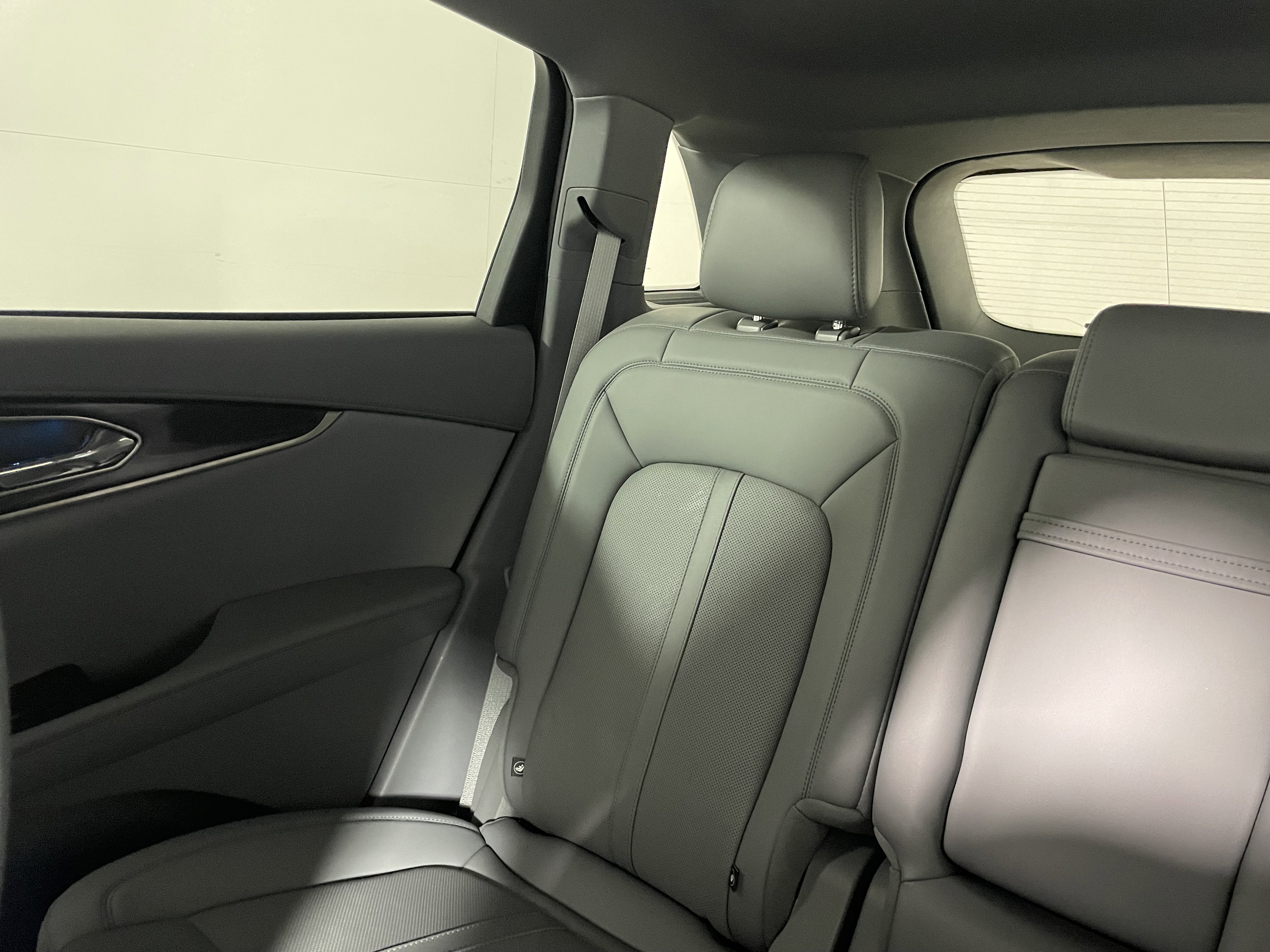 Used 2023 Lincoln Nautilus Reserve w/ Equipment Group 202A image 15