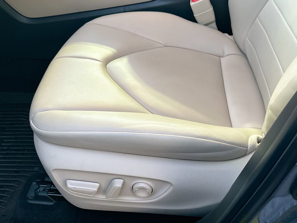 Used 2024 Toyota Highlander XLE image 9