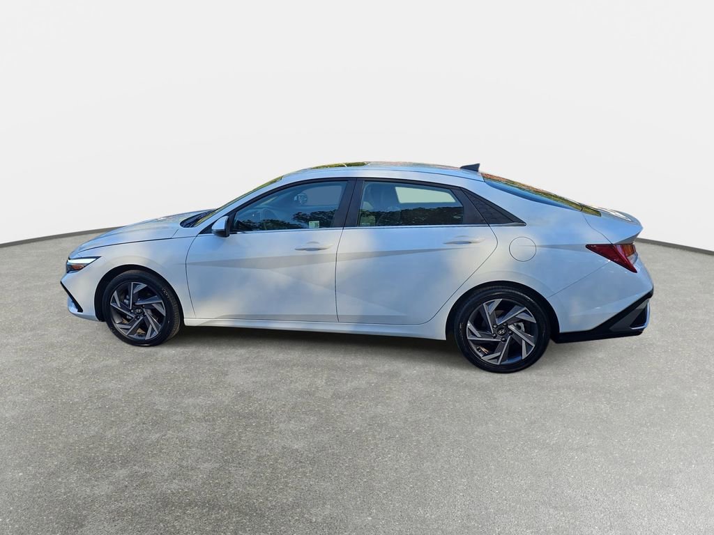Used 2025 Hyundai Elantra Limited FWD image 8