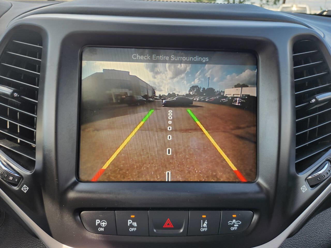 Used 2017 Jeep Cherokee Overland w/ Technology Group image 25