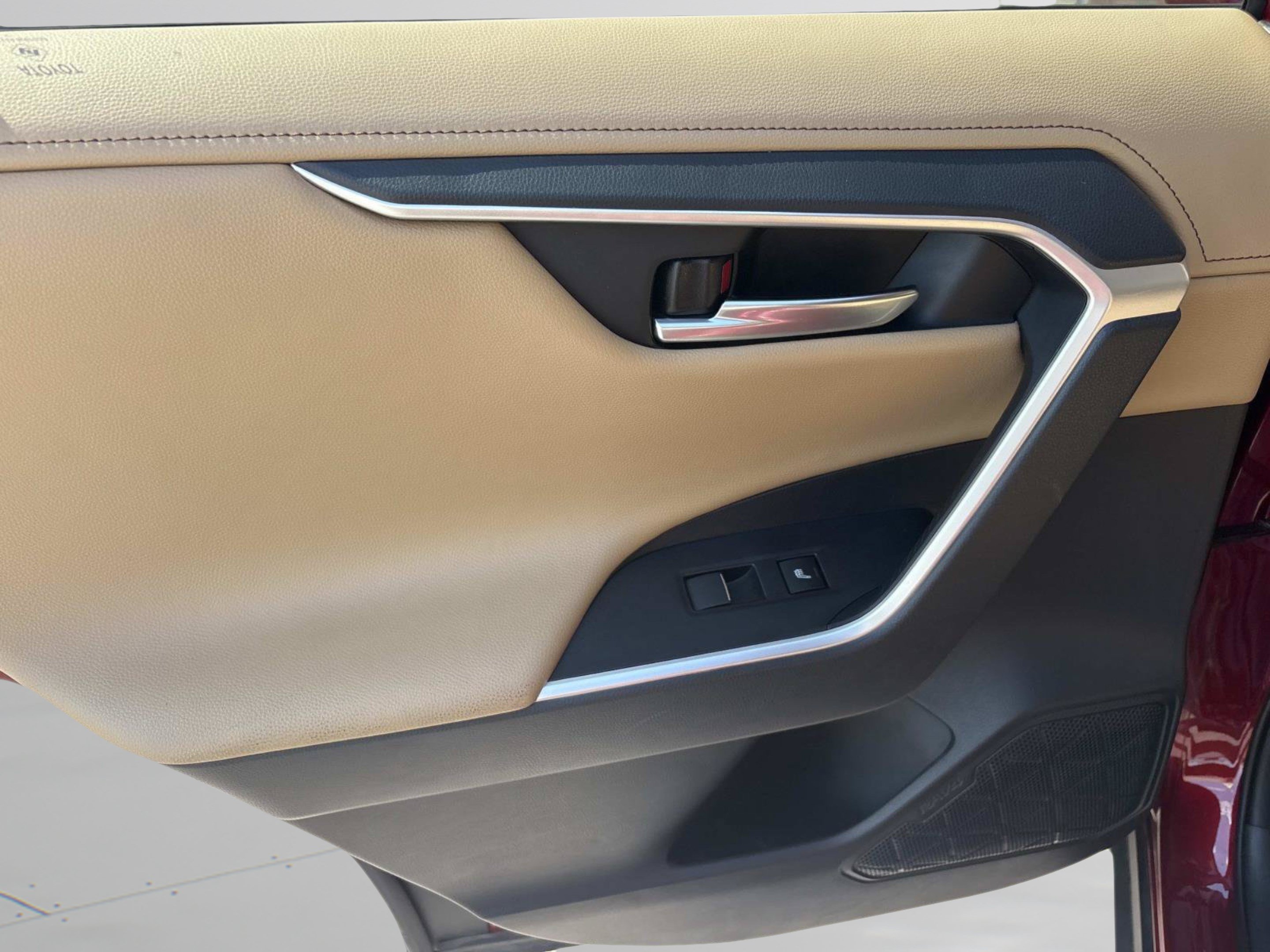 Used 2019 Toyota RAV4 Limited w/ Advanced Technology Package AWD/4WD image 19