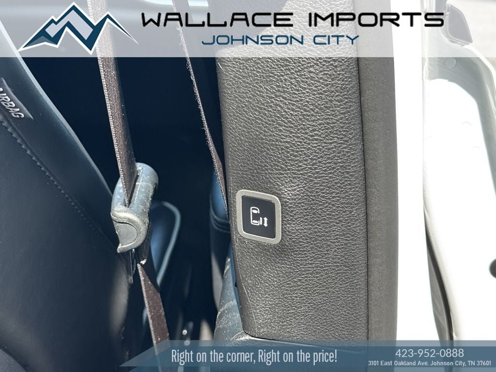 Used 2025 Chrysler Pacifica Limited FWD image 38