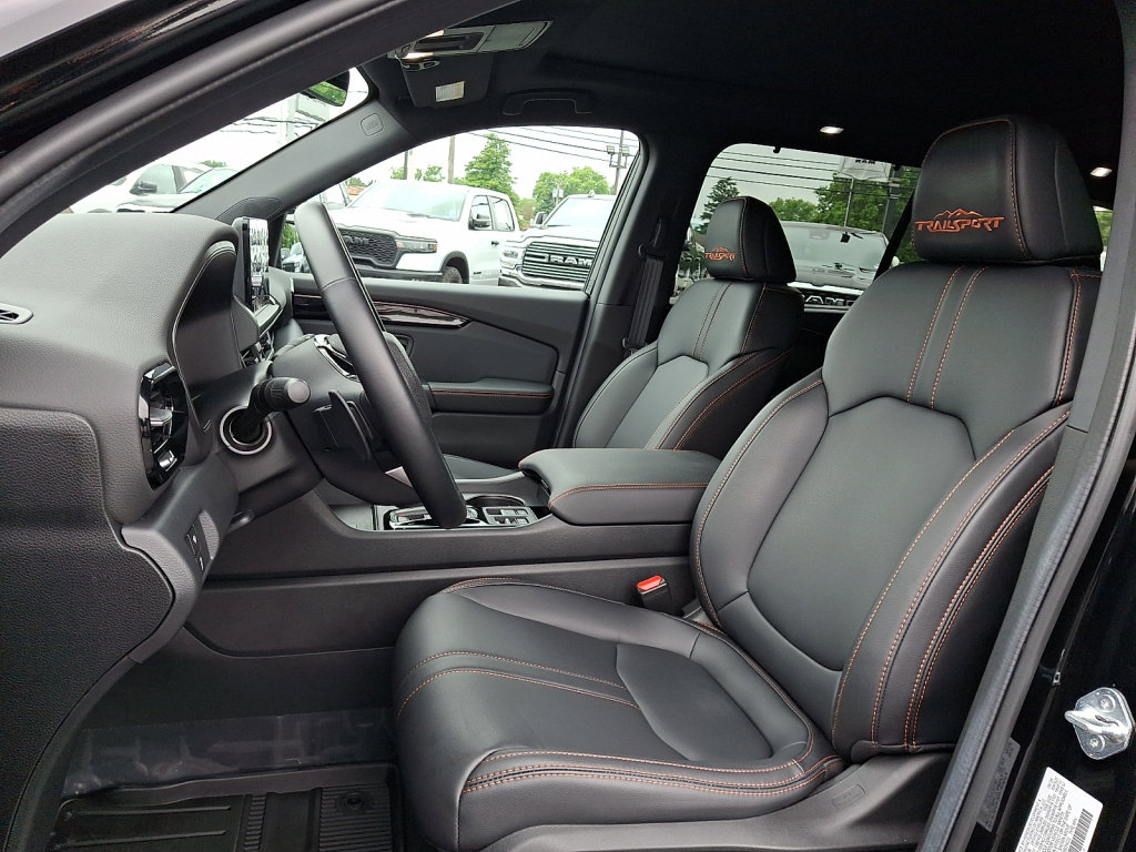 Used 2025 Honda Pilot TrailSport image 24