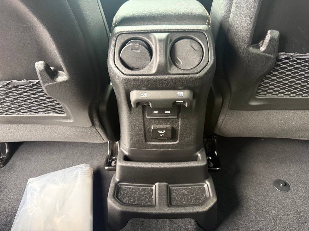 New 2026 Jeep Wrangler Unlimited Sahara w/ Whitecap Package AWD/4WD image 39