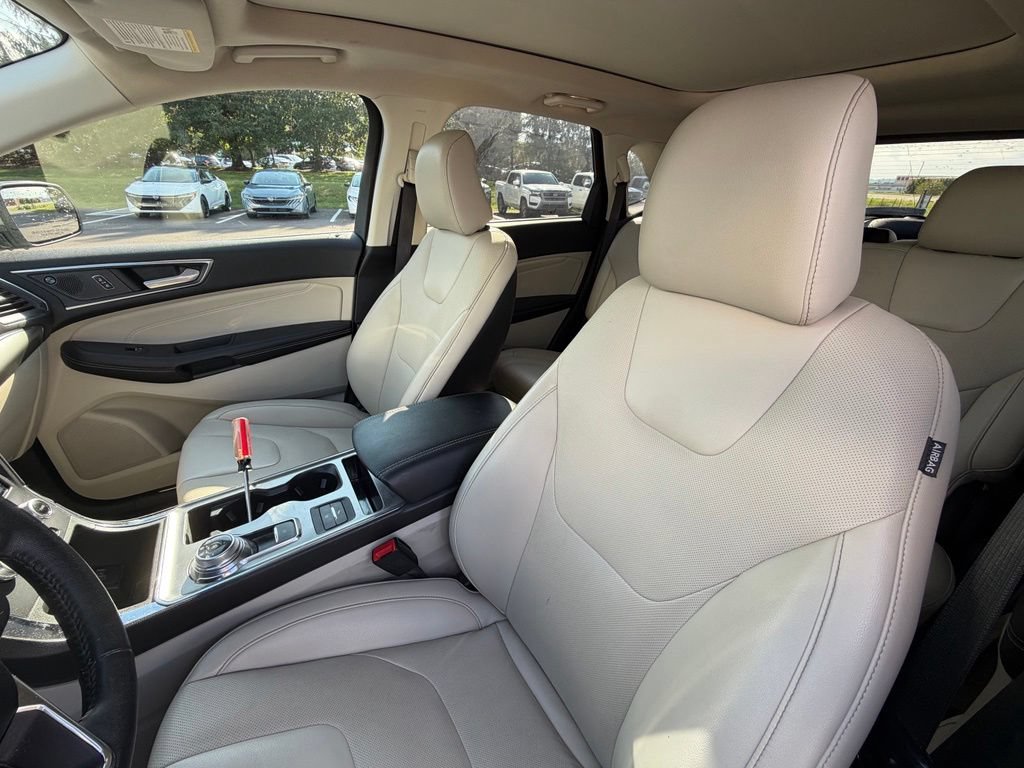 Used 2022 Ford Edge Titanium w/ Equipment Group 301A AWD/4WD image 7
