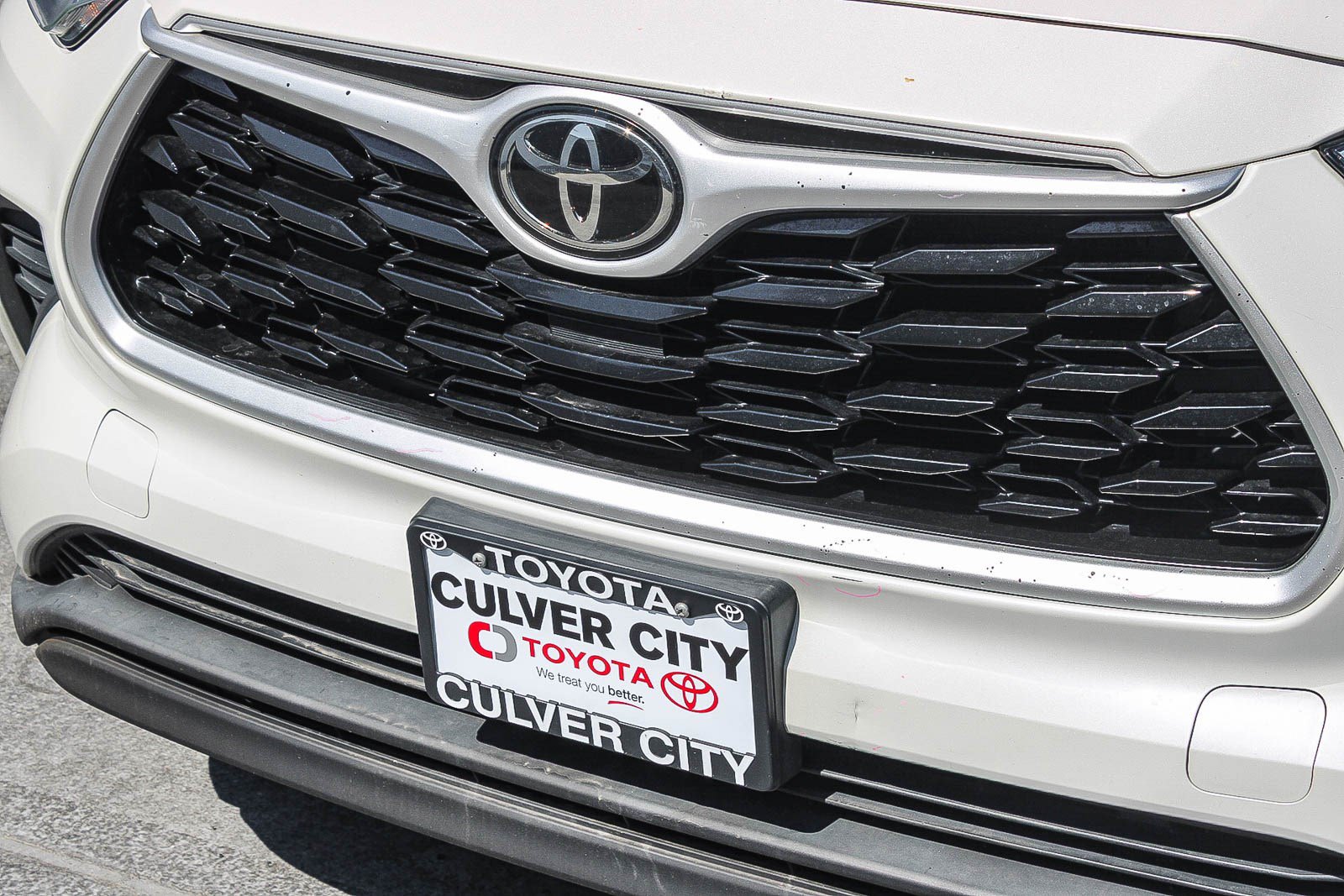 Used 2021 Toyota Highlander L FWD image 6