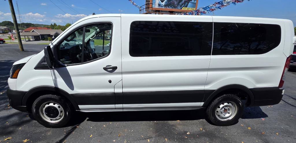 Used 2020 Ford Transit 150 Low Roof RWD image 2