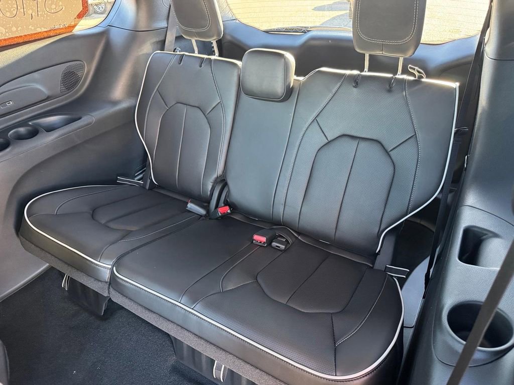 New 2026 Chrysler Pacifica Limited w/ S Appearance Package image 12
