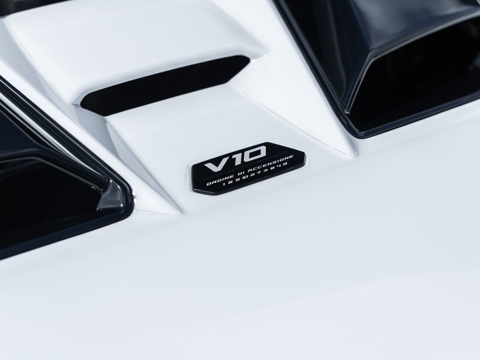 Used 2023 Lamborghini Huracan Tecnica RWD image 16
