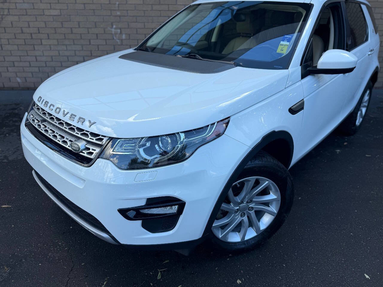 Used 2019 Land Rover Discovery Sport HSE image 2