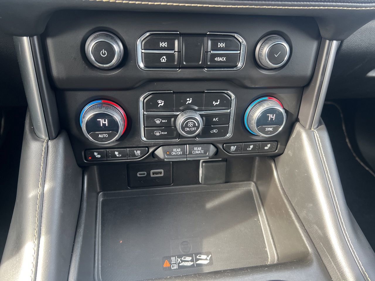 Used 2023 Chevrolet Suburban Premier image 30