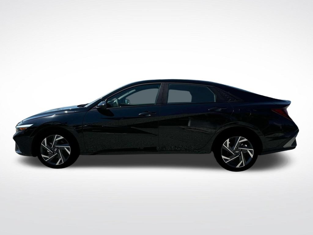 Used 2025 Hyundai Elantra Sport FWD image 3