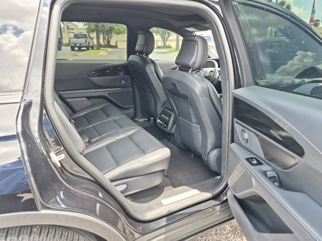 Certified 2025 Lincoln Nautilus Premier w/ Equipment Group 102A AWD/4WD image 22