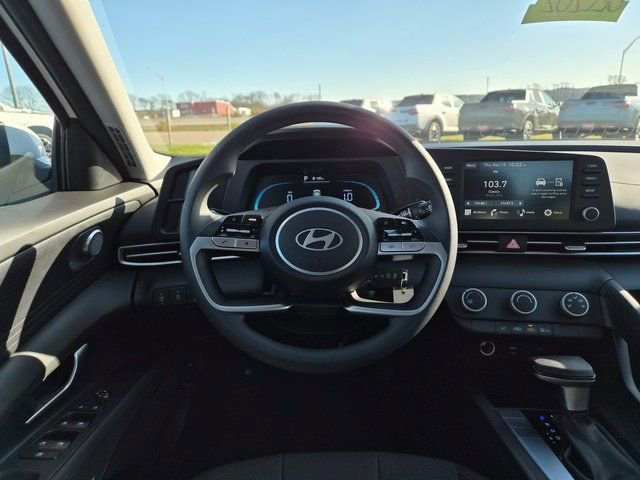 New 2026 Hyundai Elantra SE image 7