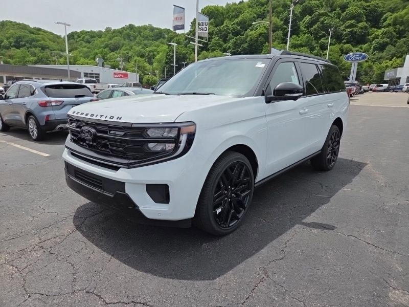 New 2026 Ford Expedition Platinum w/ Stealth Performance Package AWD/4WD image 3