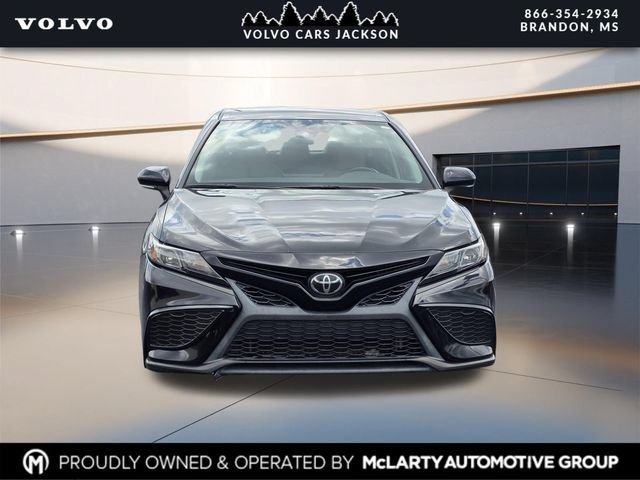 Used 2022 Toyota Camry SE FWD image 2