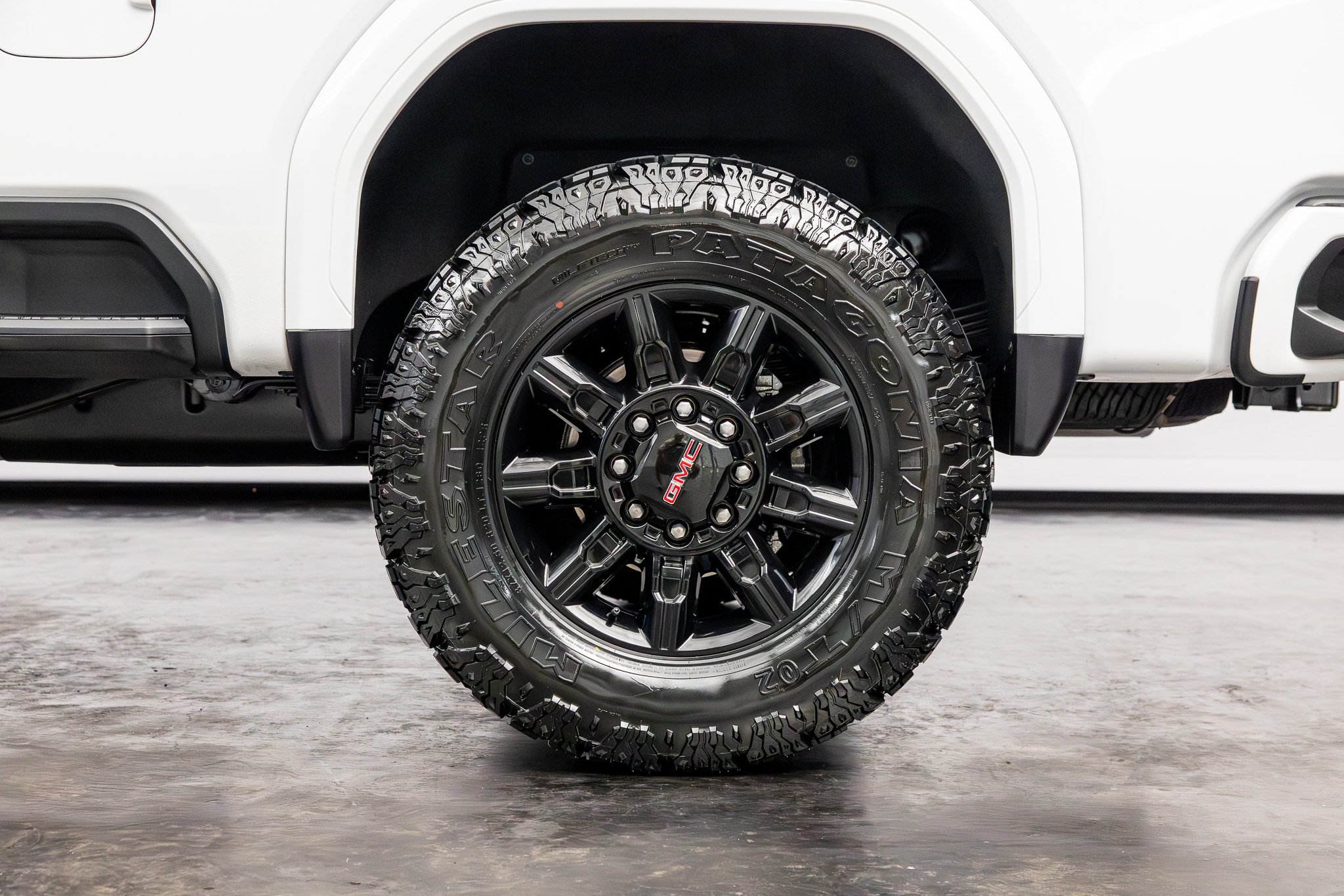 Used 2025 GMC Sierra 2500 AT4 w/ AT4 Premium Plus Package AWD/4WD image 16