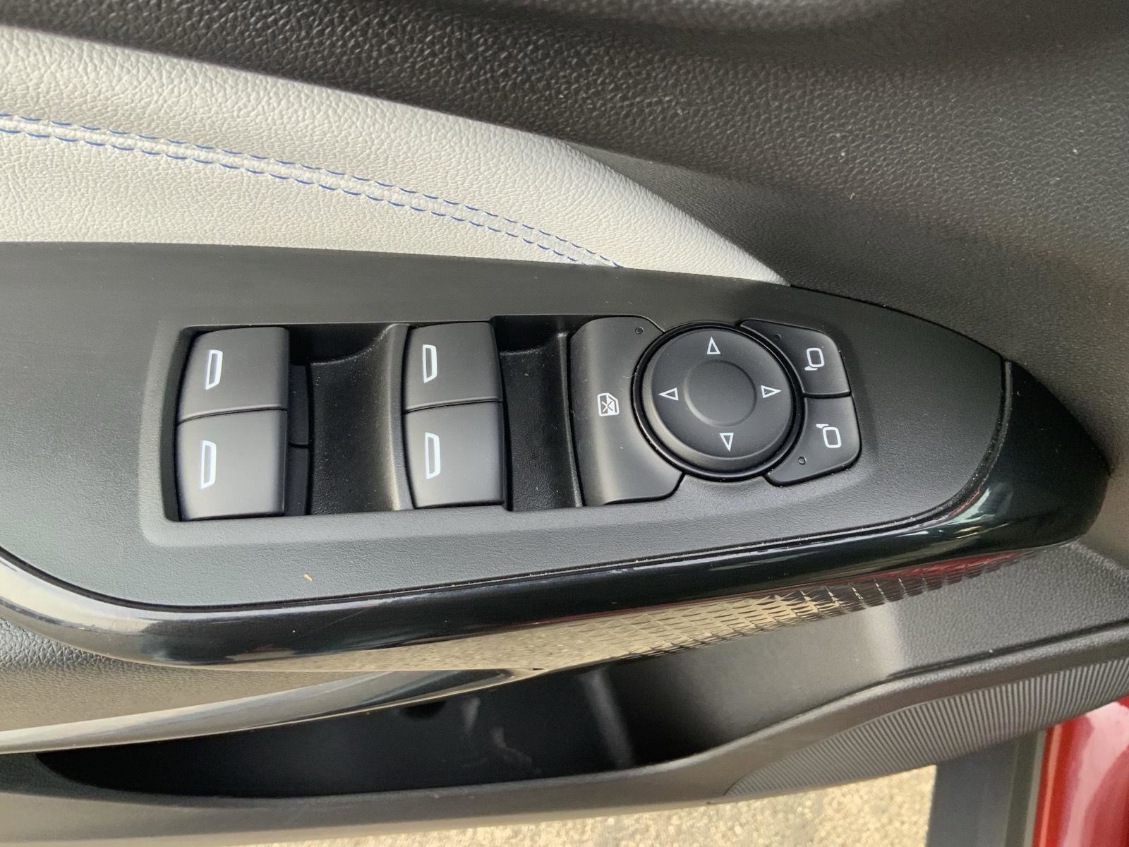 Used 2025 Chevrolet Trax LT w/ LT Convenience Package image 20