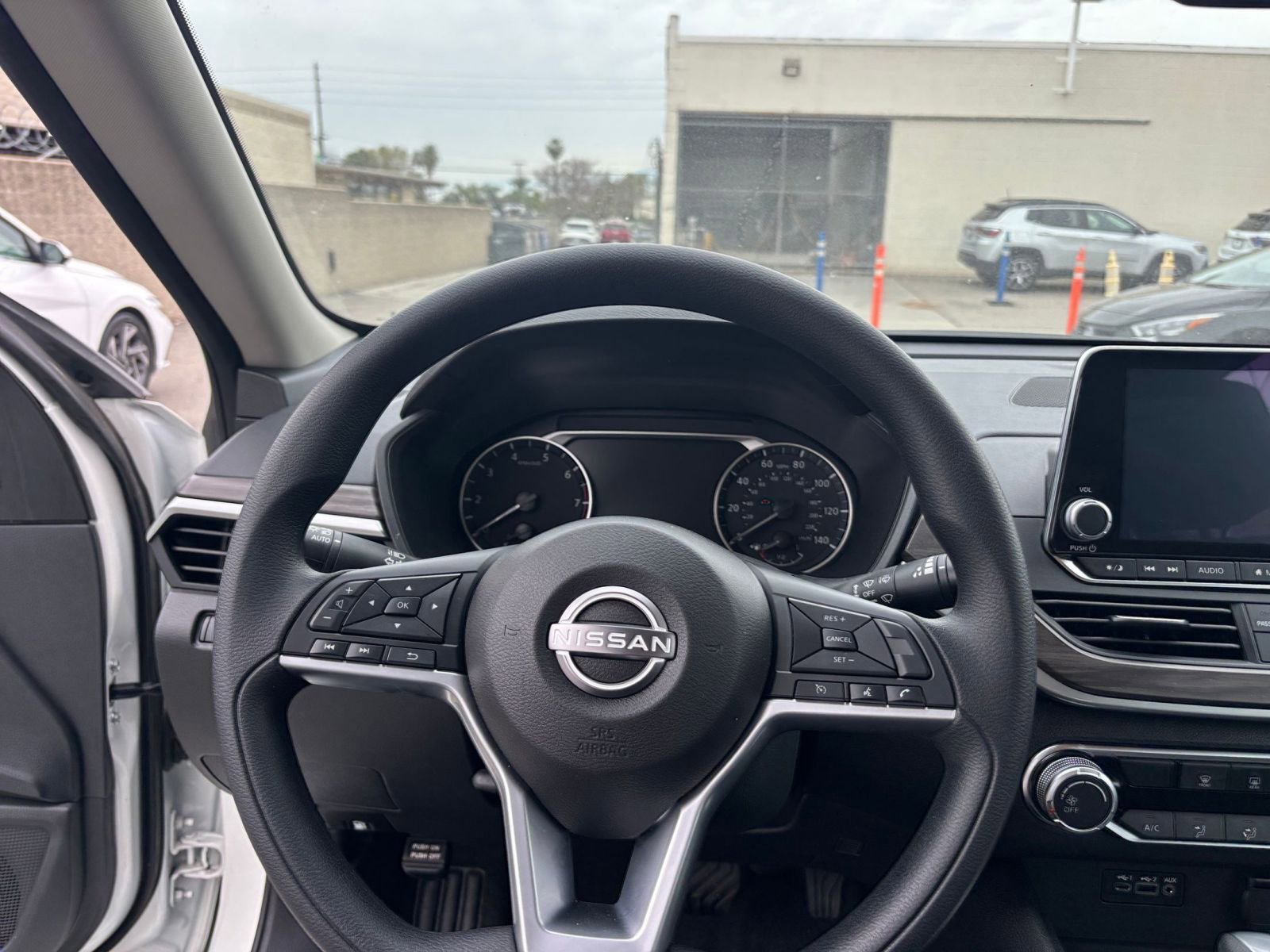 Used 2025 Nissan Altima 2.5 SV image 36