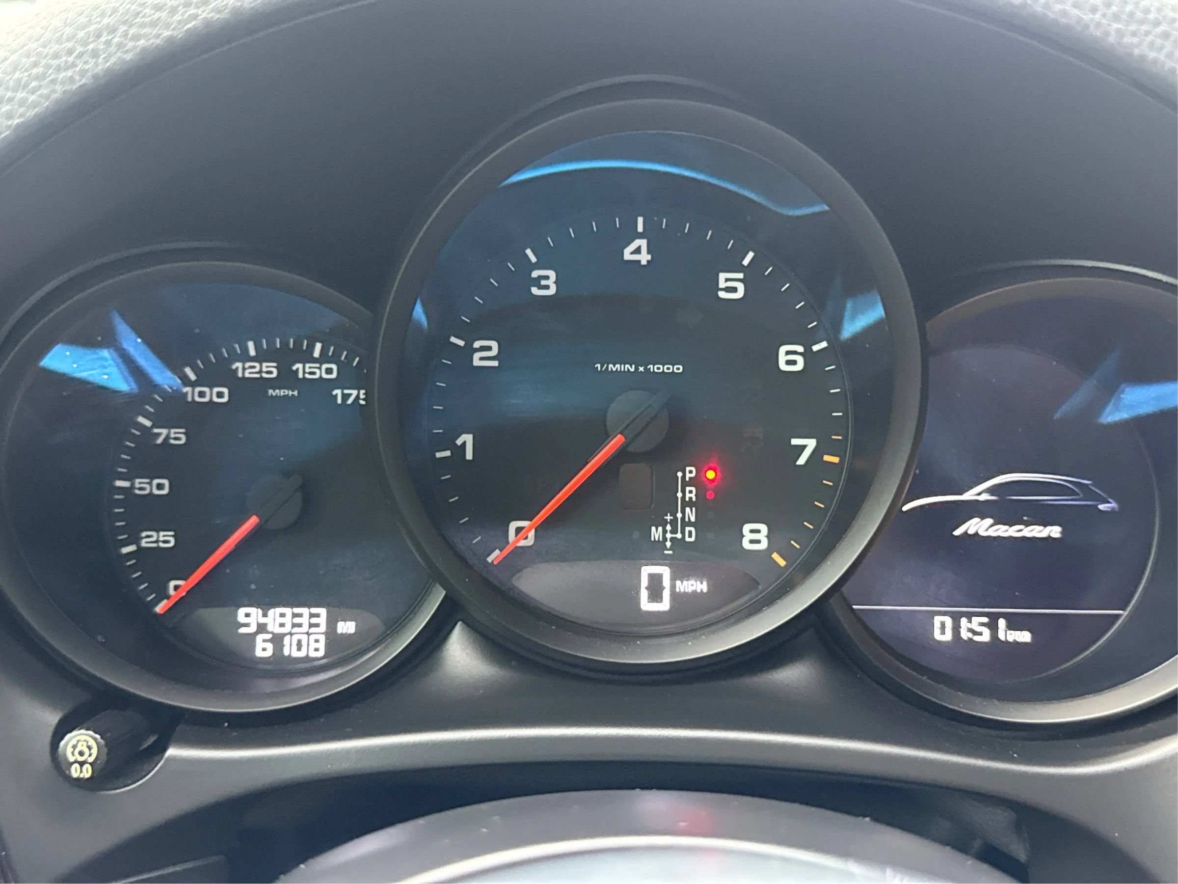 Used 2018 Porsche Macan Sport Edition AWD/4WD image 15