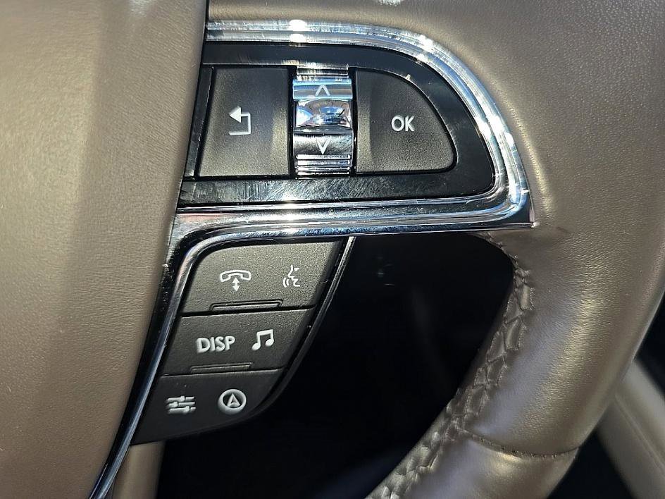 Used 2024 Lincoln Navigator Premiere image 16