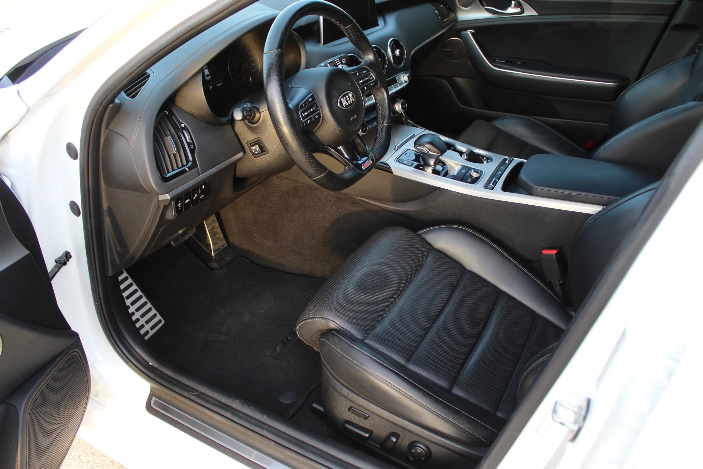 Used 2018 Kia Stinger GT2 RWD image 11