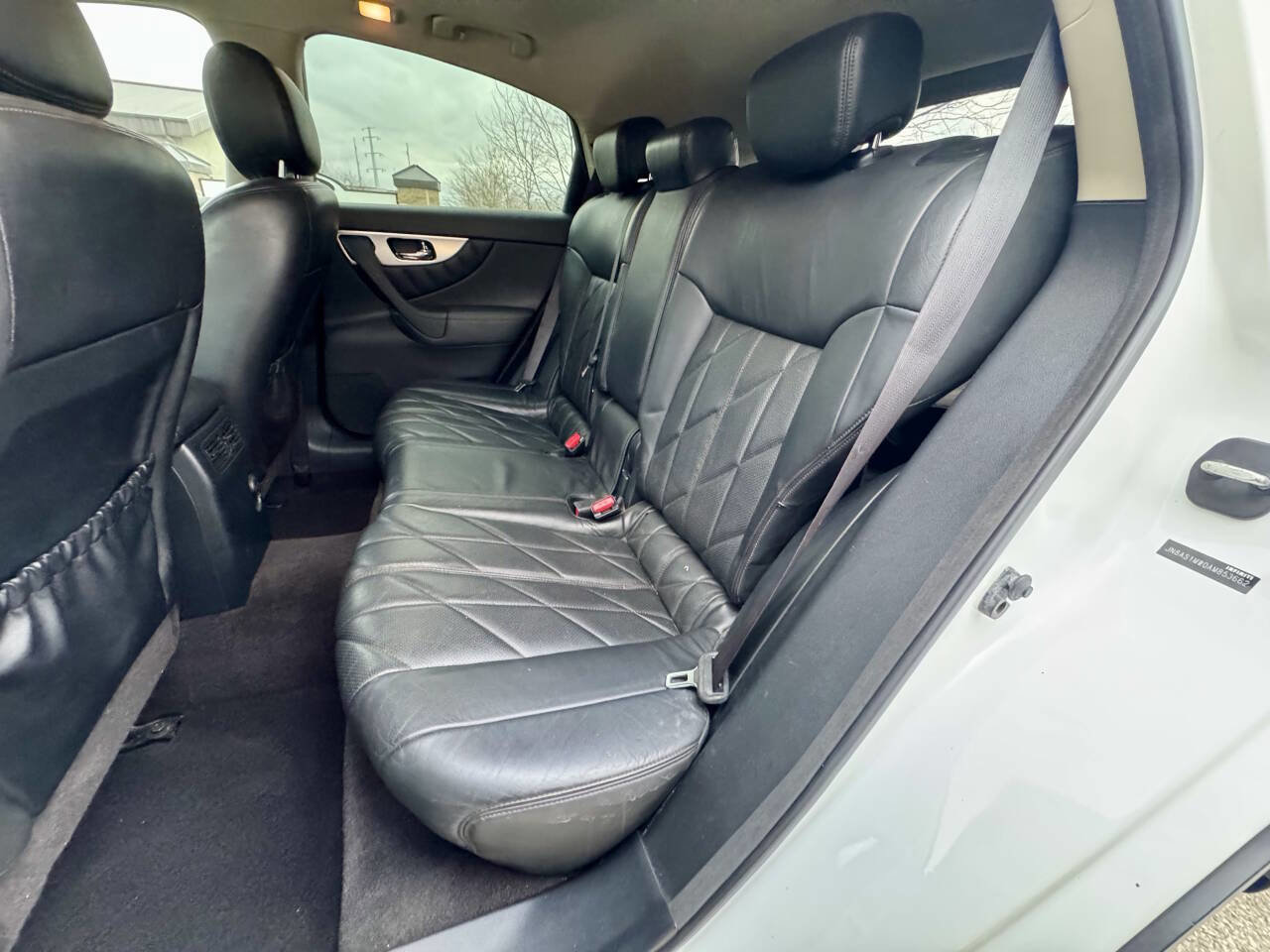 Used 2010 INFINITI FX35 AWD w/ Navigation Pkg image 18