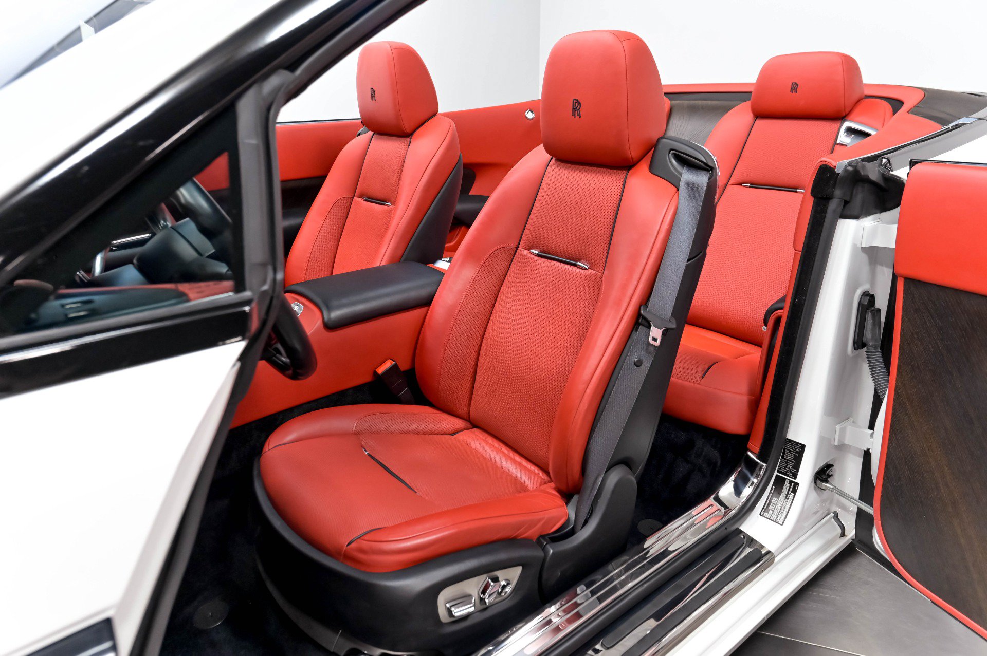 Used 2017 Rolls-Royce Dawn RWD image 8