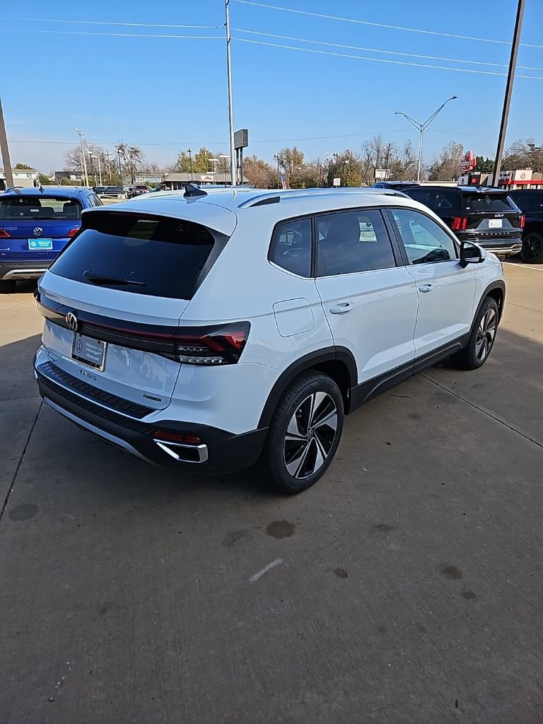 New 2026 Volkswagen Taos SE image 5