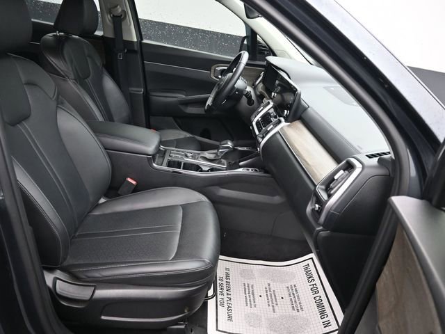 Used 2023 Kia Sorento S image 9