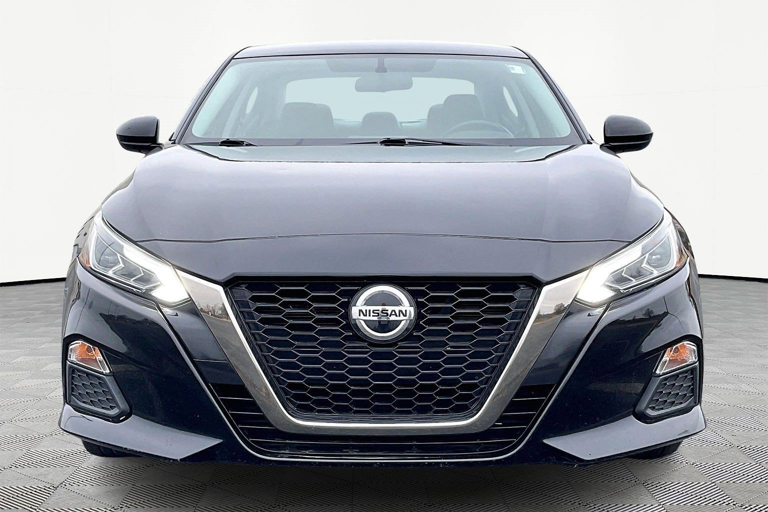 Used 2019 Nissan Altima 2.5 SR image 3